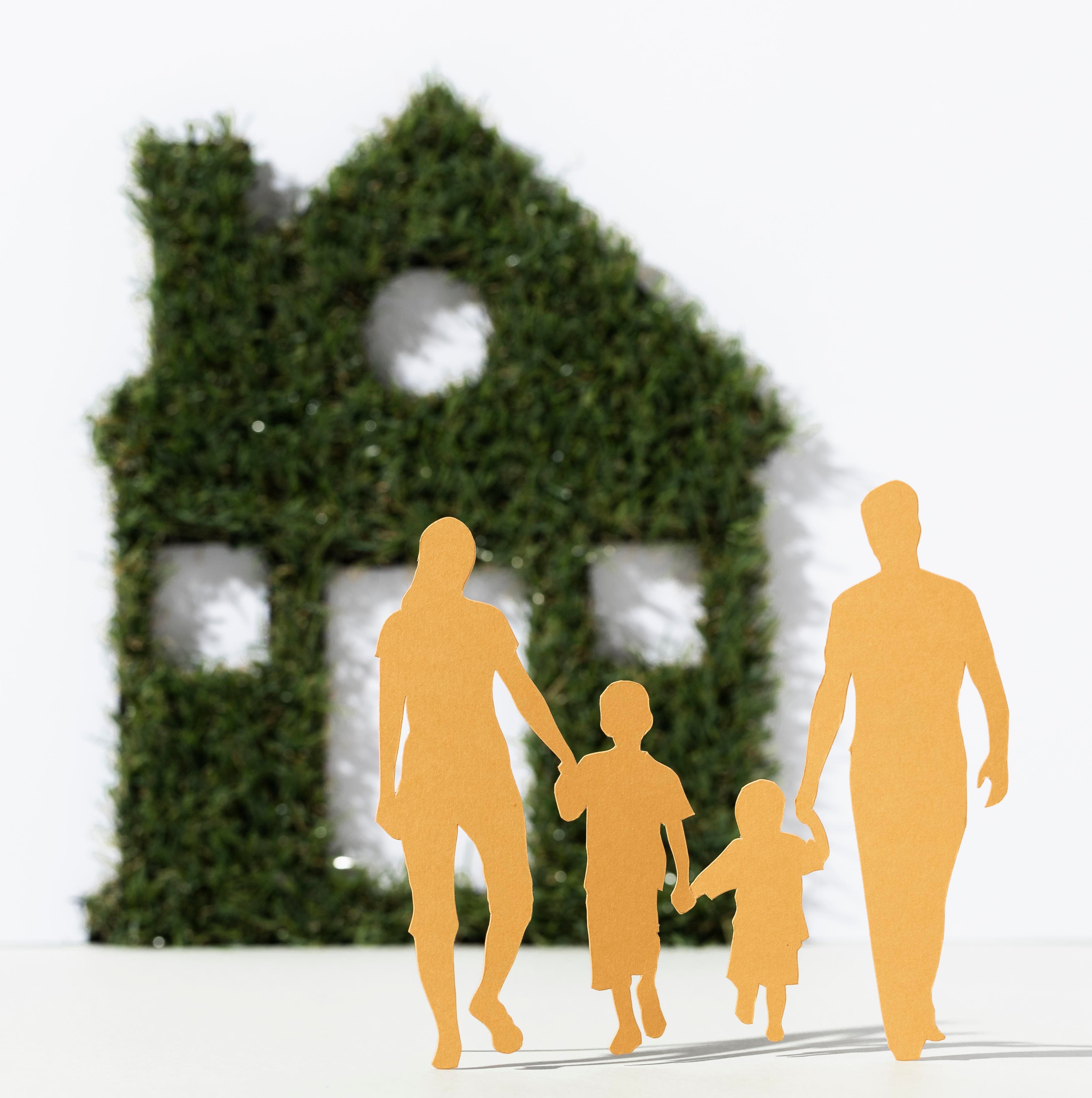 Antalya family lawyer explaining family home annotation on Turkish title deed — aile konutu şerhi