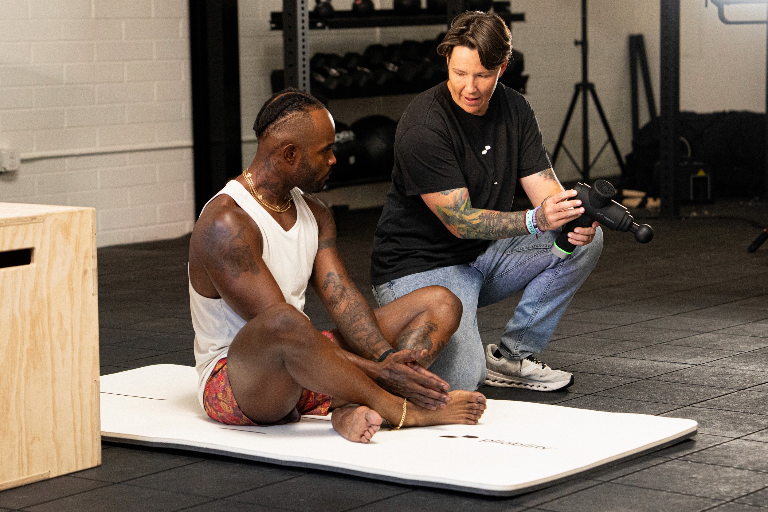 man with trainer - Finger Stiffness and Locking Treatment