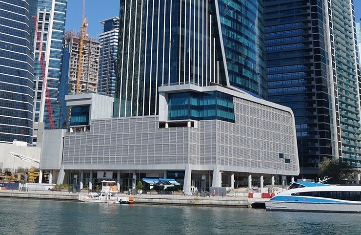 Modern office spaces for rent at Al Manara Tower, Business Bay, Dubai.