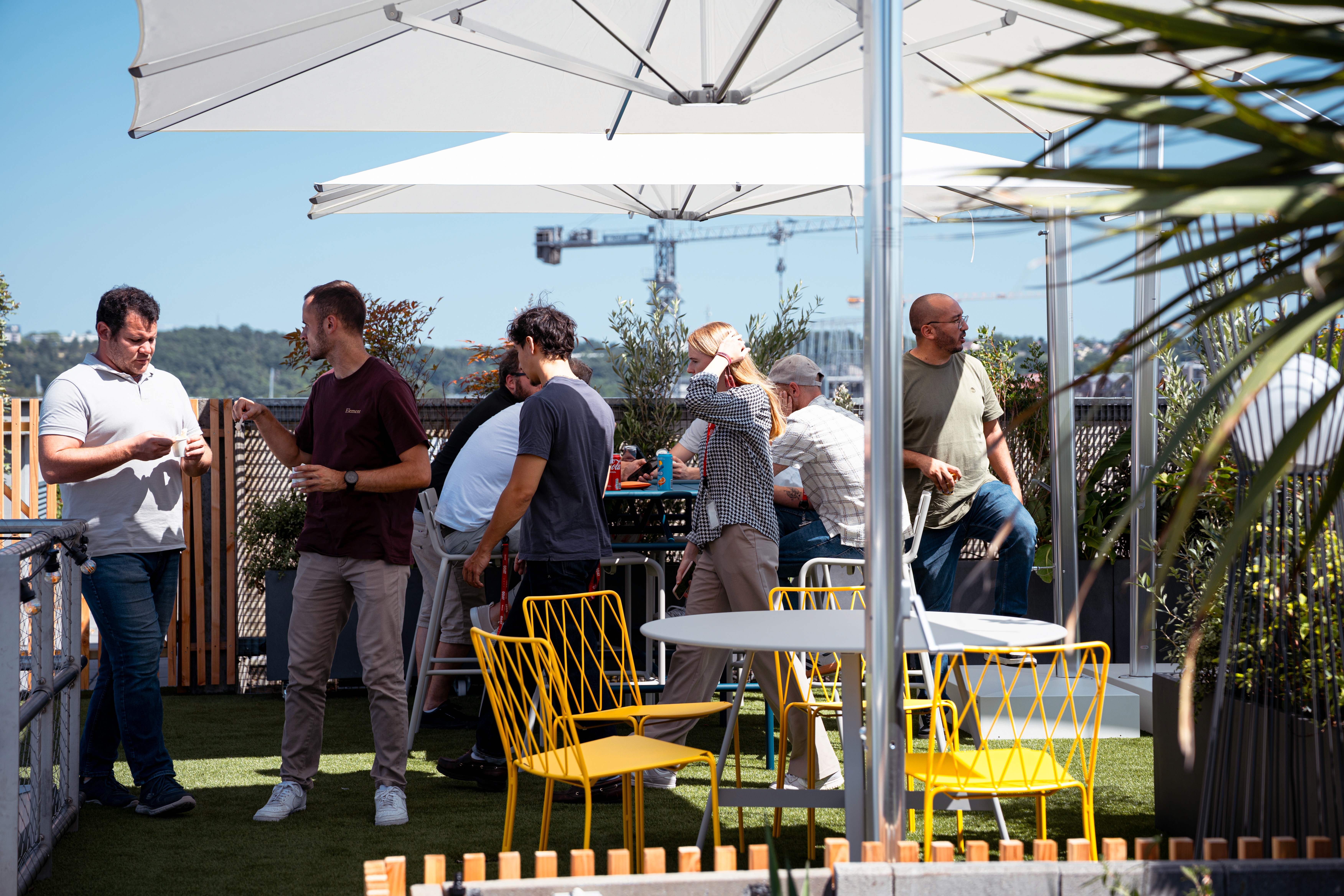 L'équipe Betclic joue au babyfoot