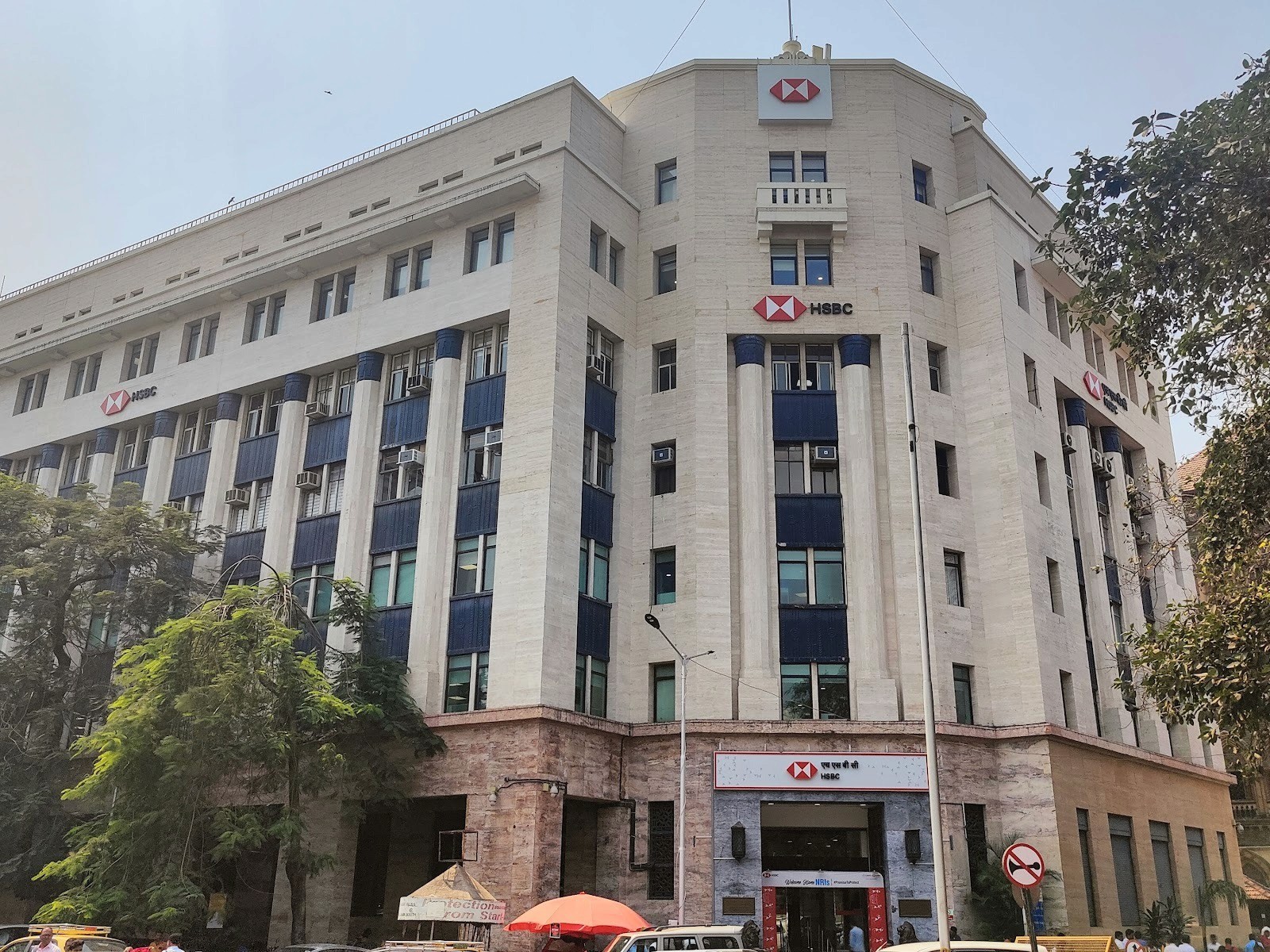 https://assets.architecturaldigest.in/photos/68b8024f9b6ed5dd75b95913/4%3A3/w_3000%2Ch_2250%2Cc_limit/HSBC%20India%20HQ-%202025.png