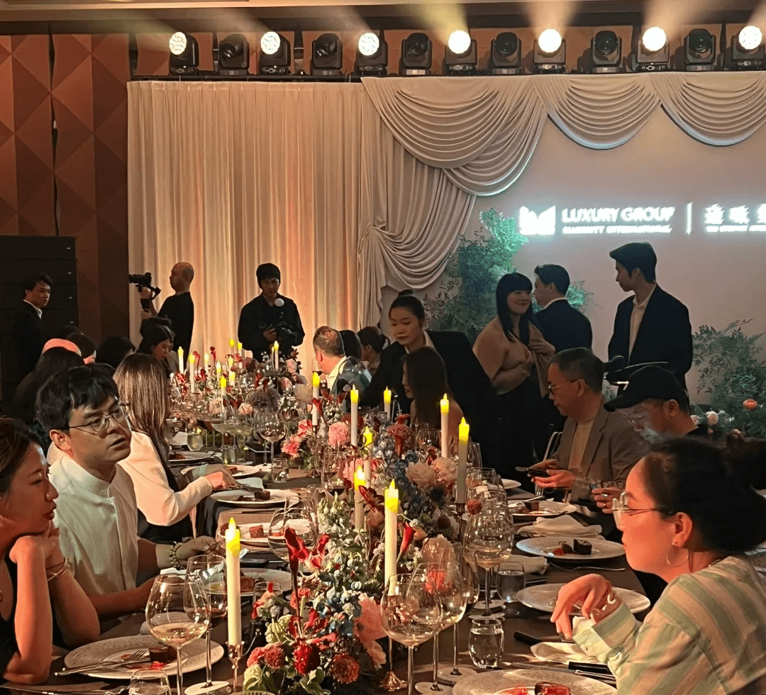 香港裝修工程 寵物傢俬訂製 寵物店內裝修案例 寵物店裝修工程 寵物店 規劃 寵物友好 Custom pet food display design Luxury pet boutique design and construction Creating an engaging layout for pet stores