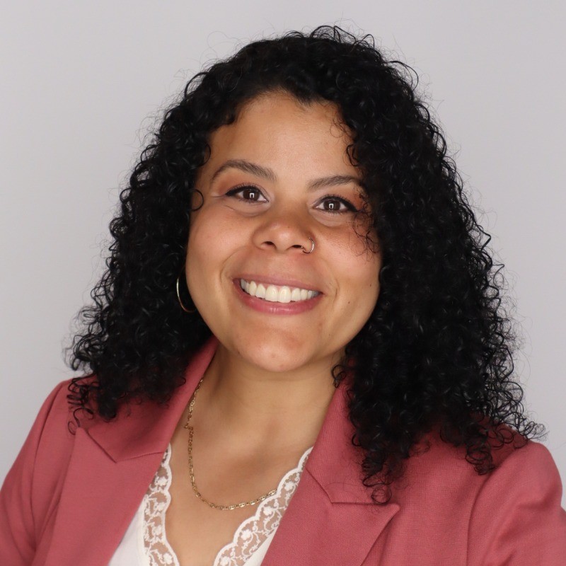 man in black crew neck shirt