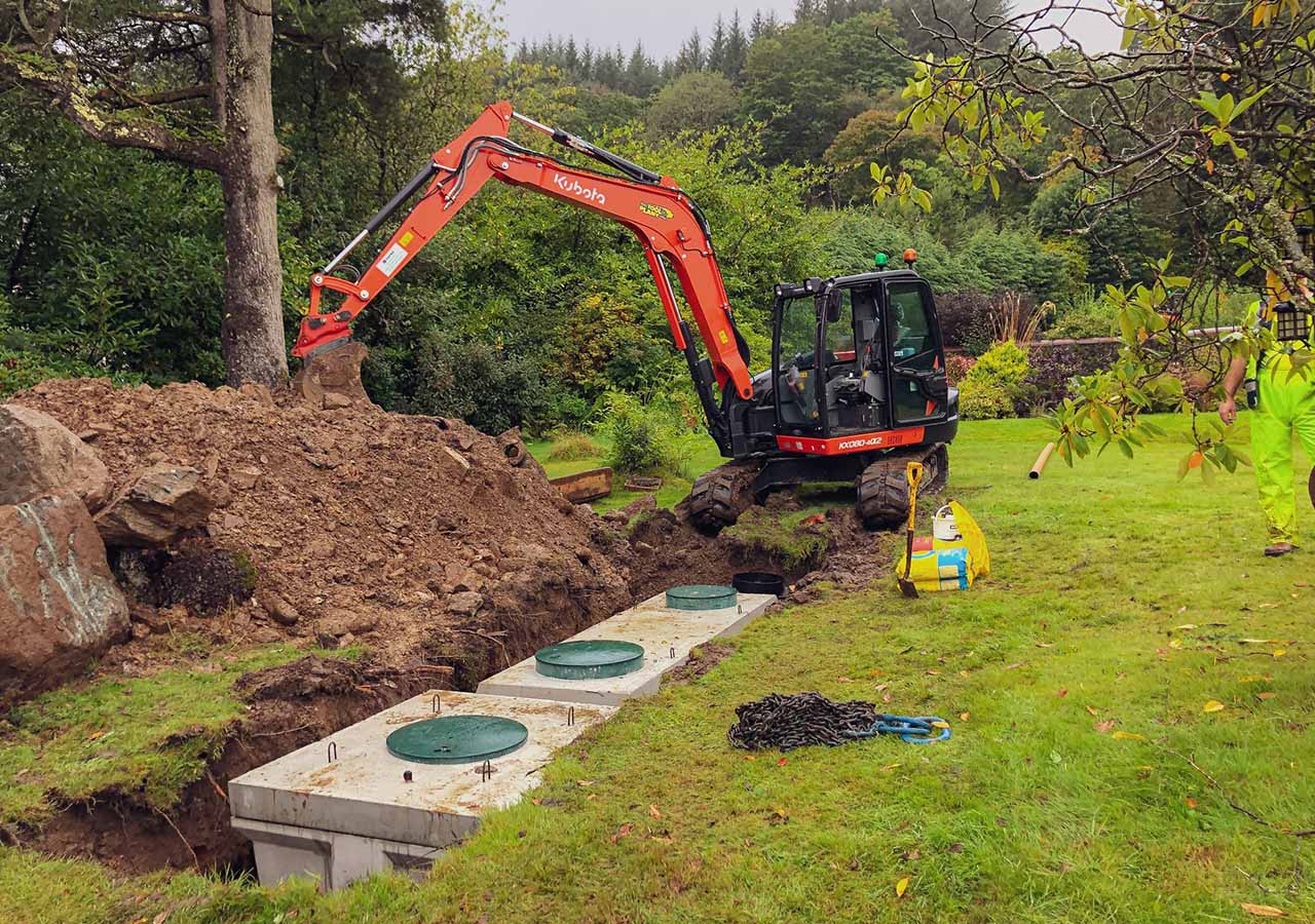 Excavator installing a new septic tank in a residential backyard, preparing the area for efficient wastewater management.