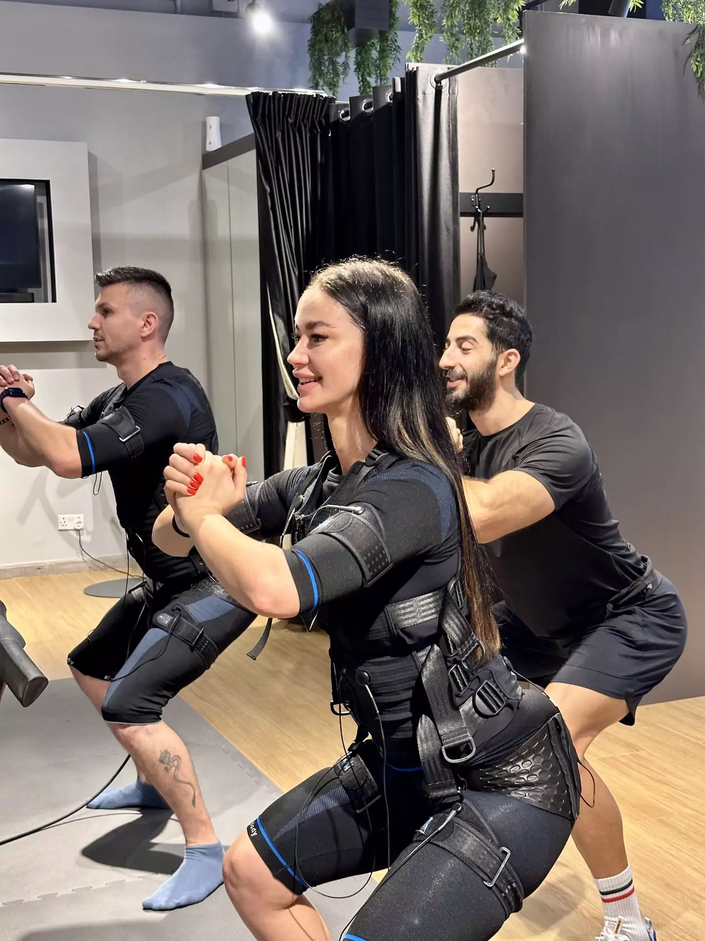 woman doing weight lifting