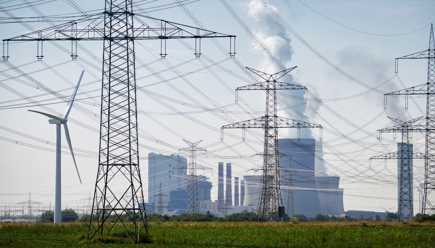 power plant with wind turbine
