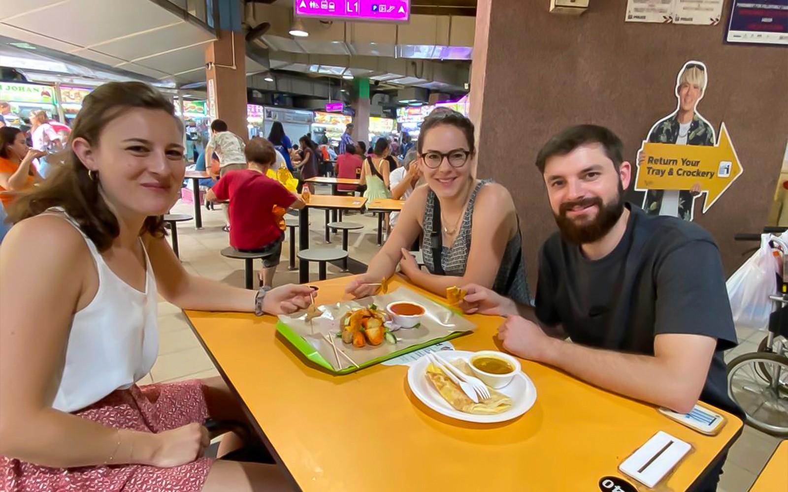 新加坡的小印度小販攤提供多樣化的菜餚,參加導遊的美食品嚐之旅。