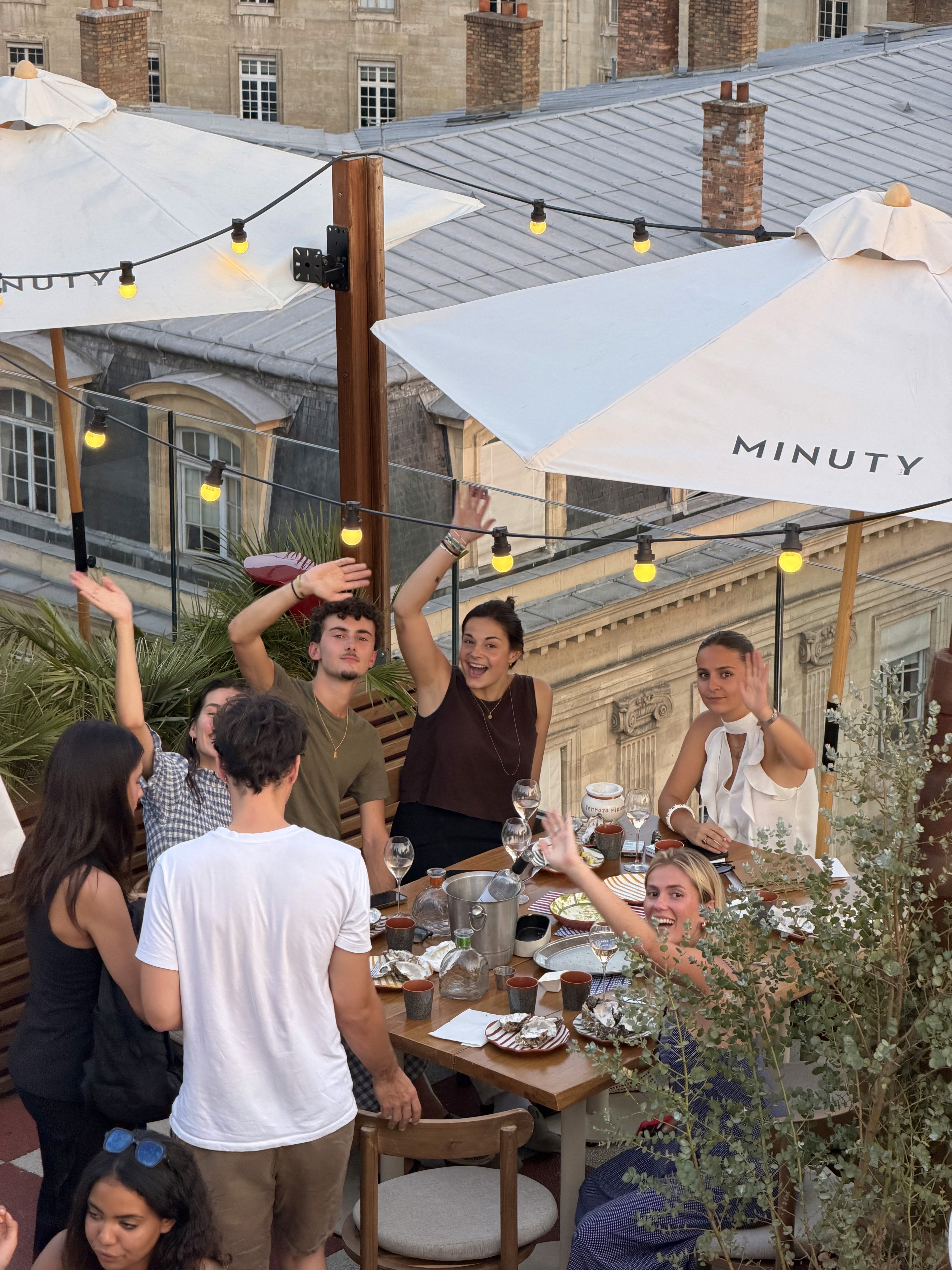 groupe amis sur le rooftop terraza mikuna