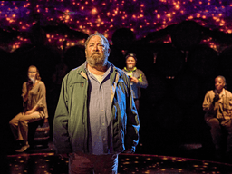 Mark Addy i The Unlikely Pilgrimage of Harold Fry på Theatre Royal Haymarket i London