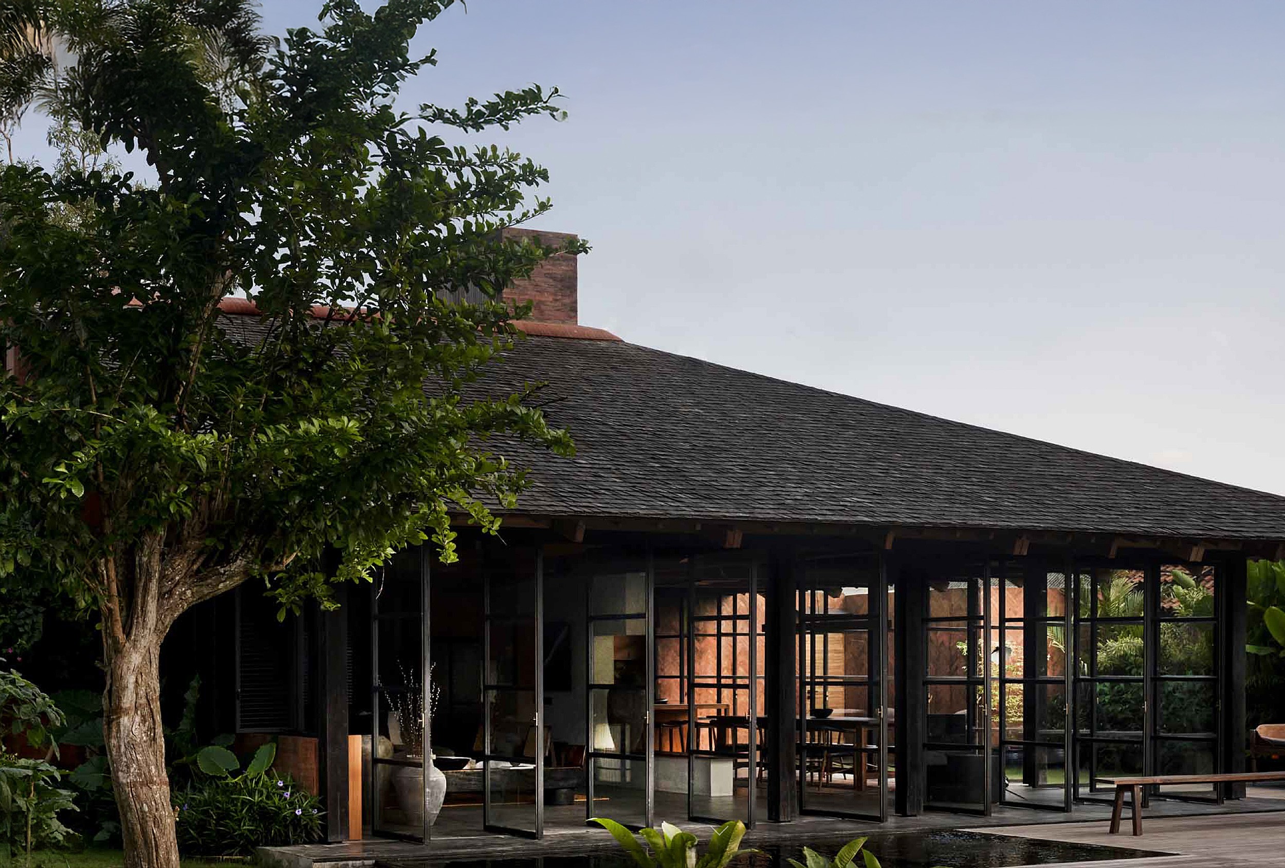 Architektonische Darstellung des Desa Pura Wohnprojekts auf Bali, eingebettet in die natürliche Umgebung.