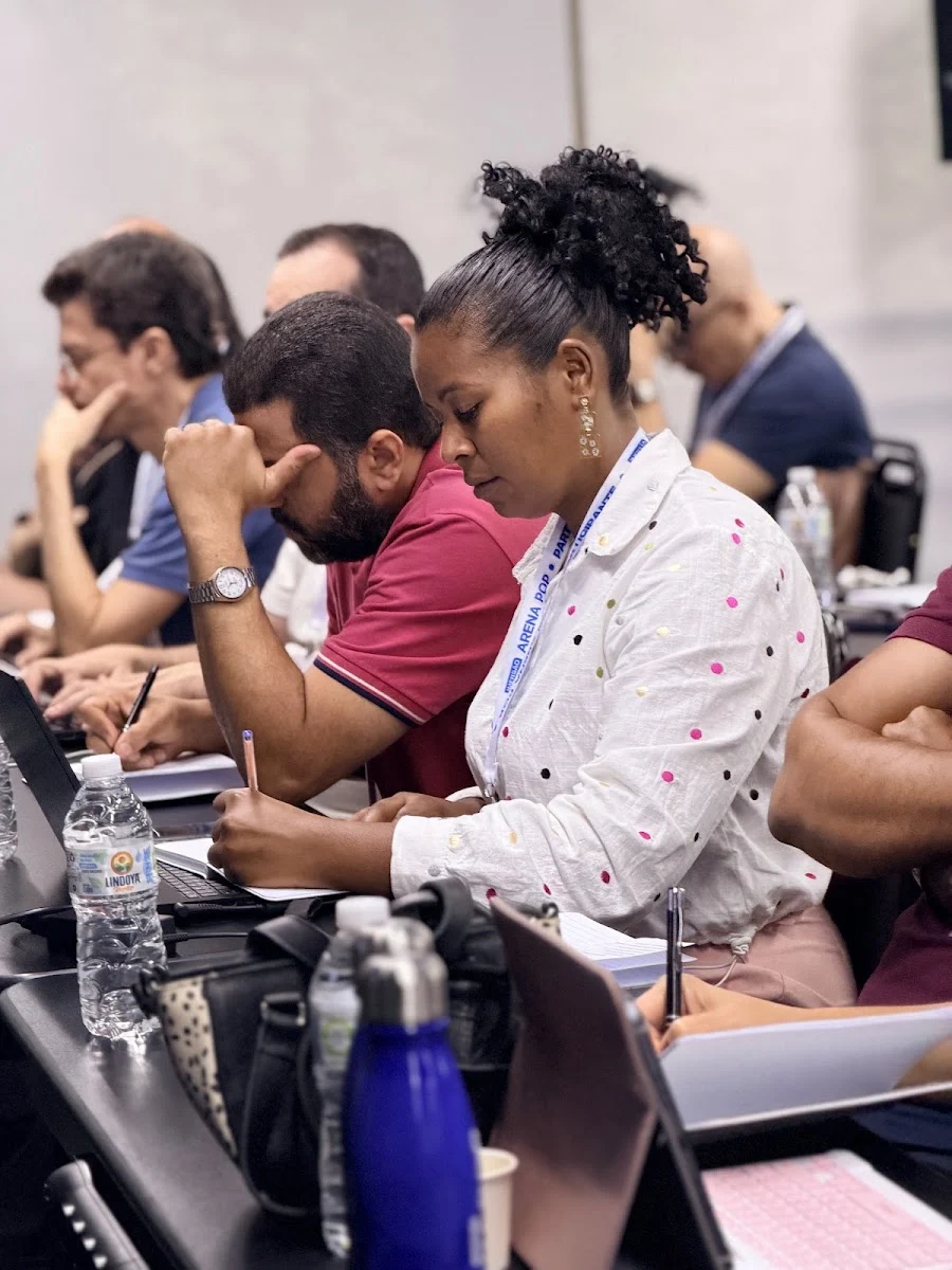 Participantes concentrados na análise de imóveis