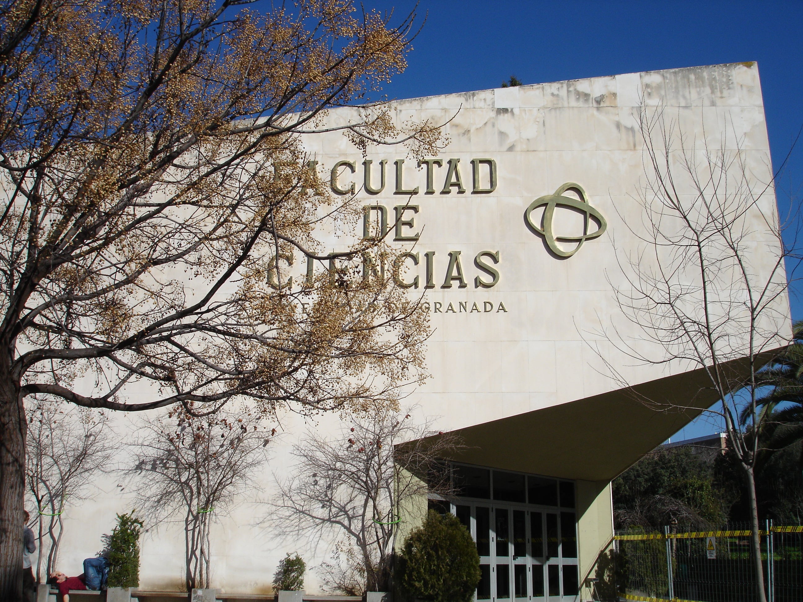 Edificio del Aula Magna. Facultad de Ciencias UGR.