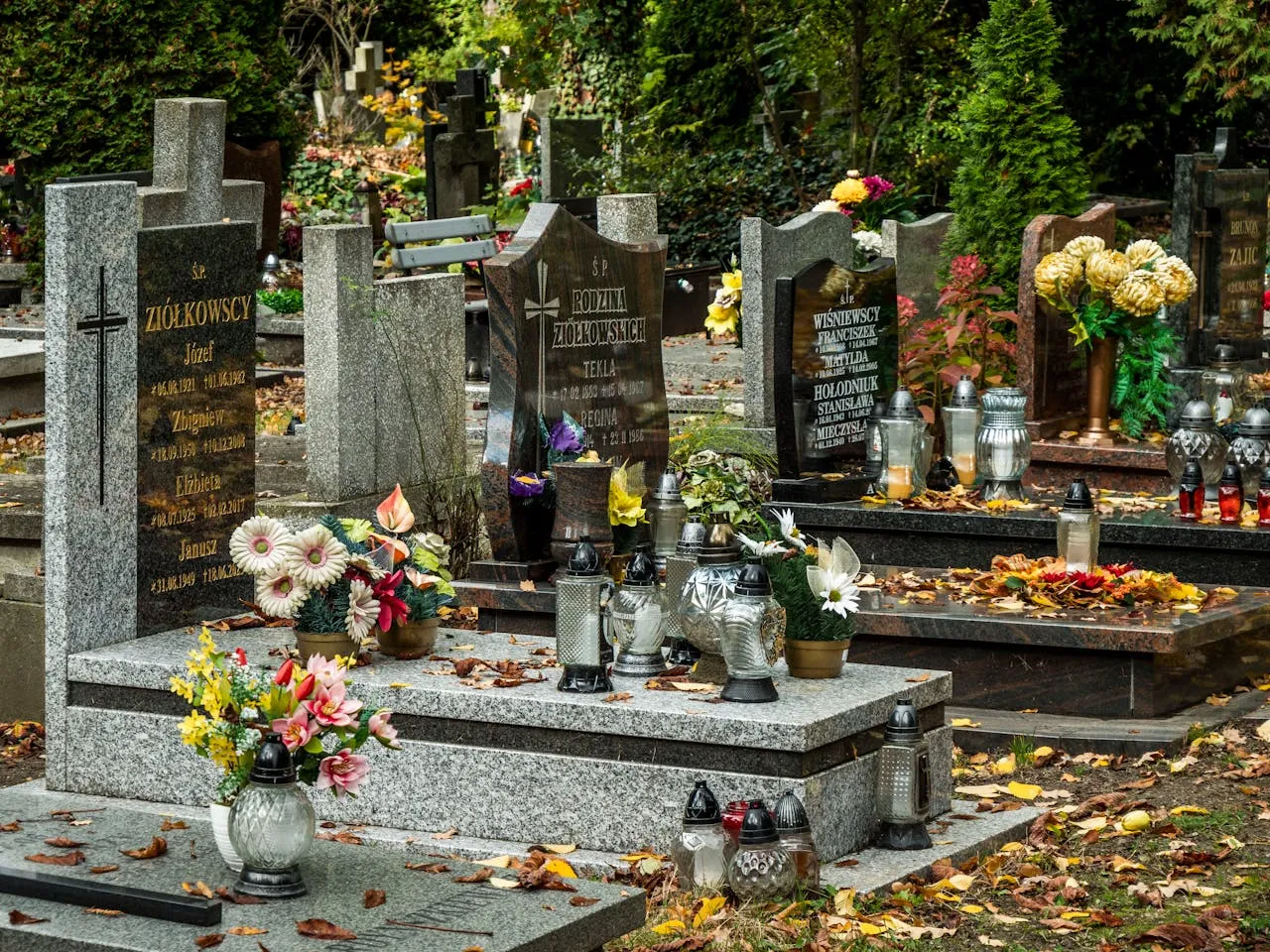 cemetery memorials