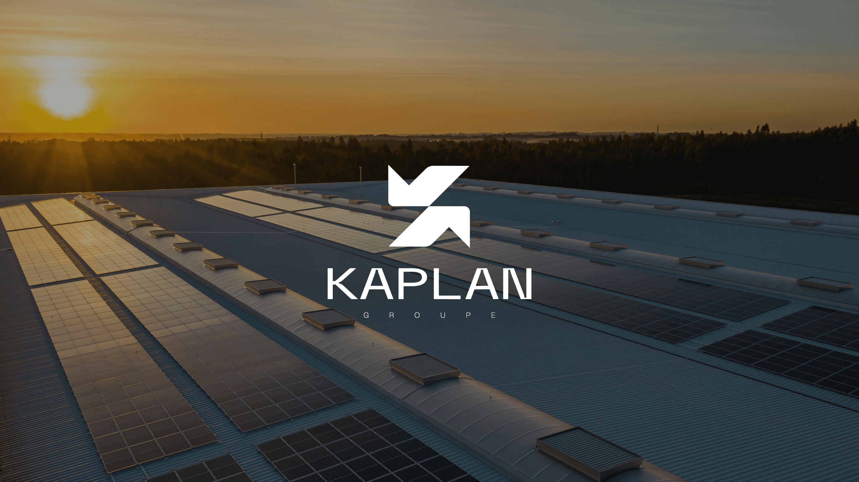 Présentation du logo premium de Kaplan Groupe, entreprise spécialisée en photovoltaïque