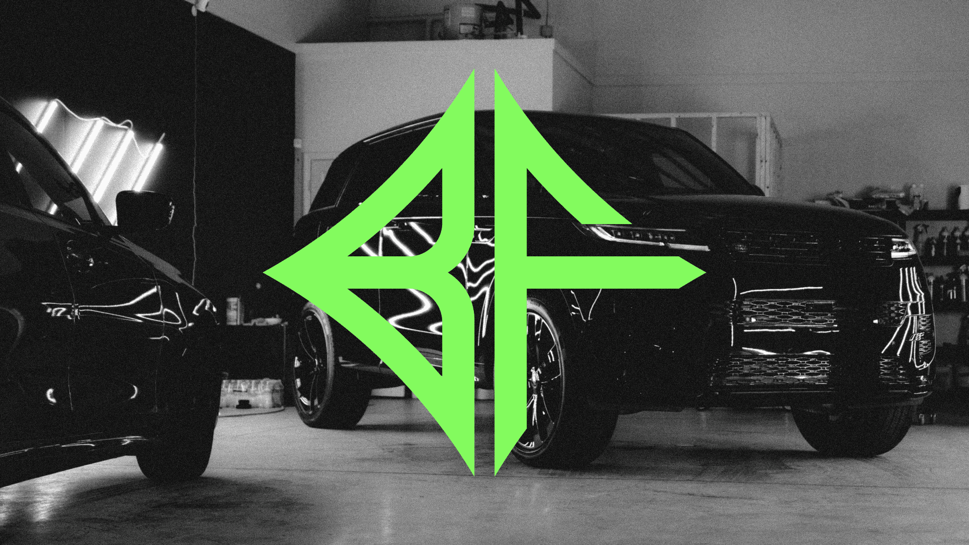 Clario dashboard showing balance, daily spending limit, savings plans, and real-time expense tracking in a modern interface.