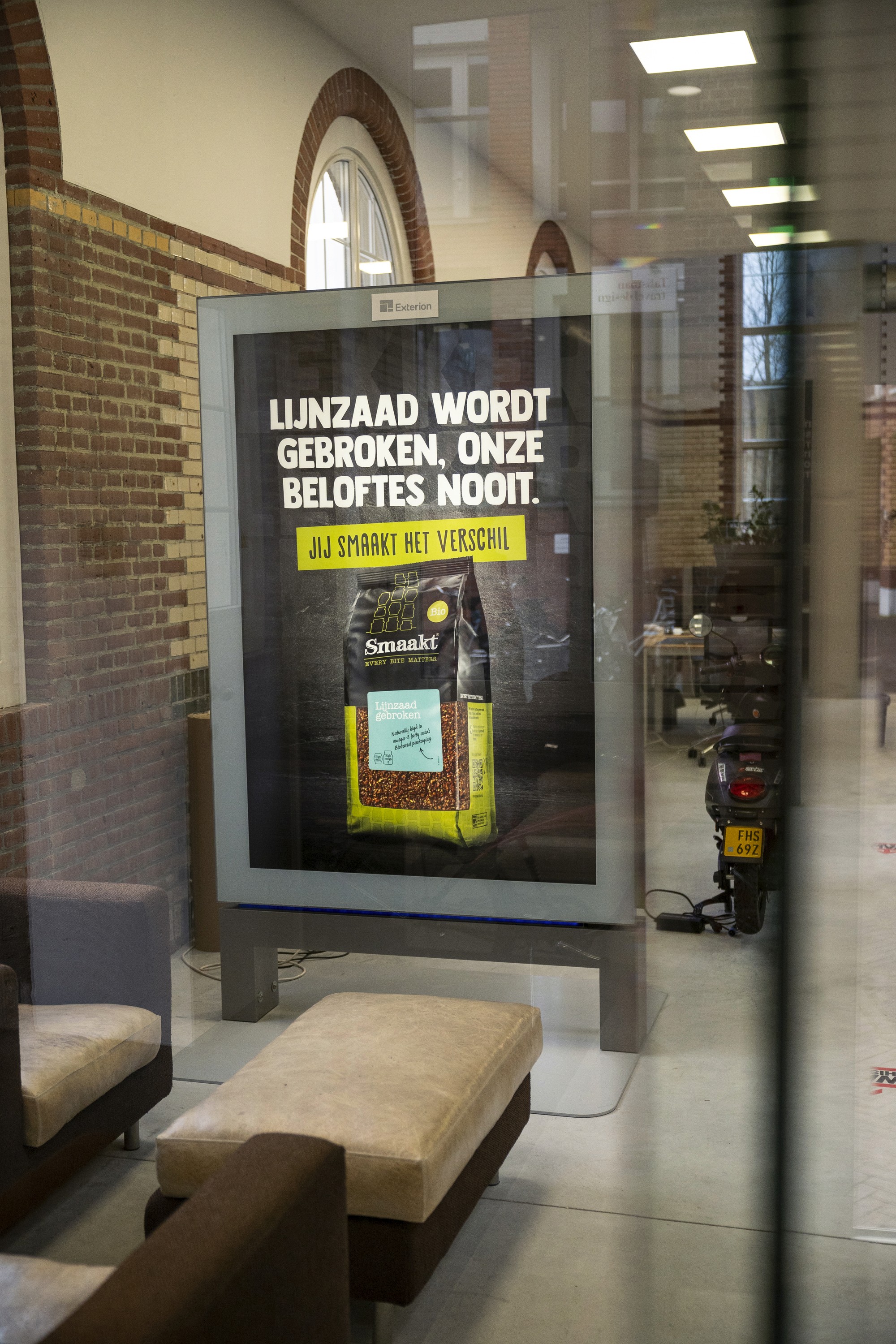 An advertisement for stuff idk what the english translation of 'lijnzaad' is like seriously never had to say that in english and i'm not googling it too lazy for that