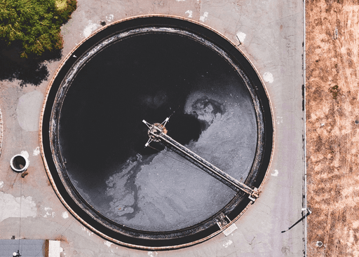 Birds-eye view of an oil tank 