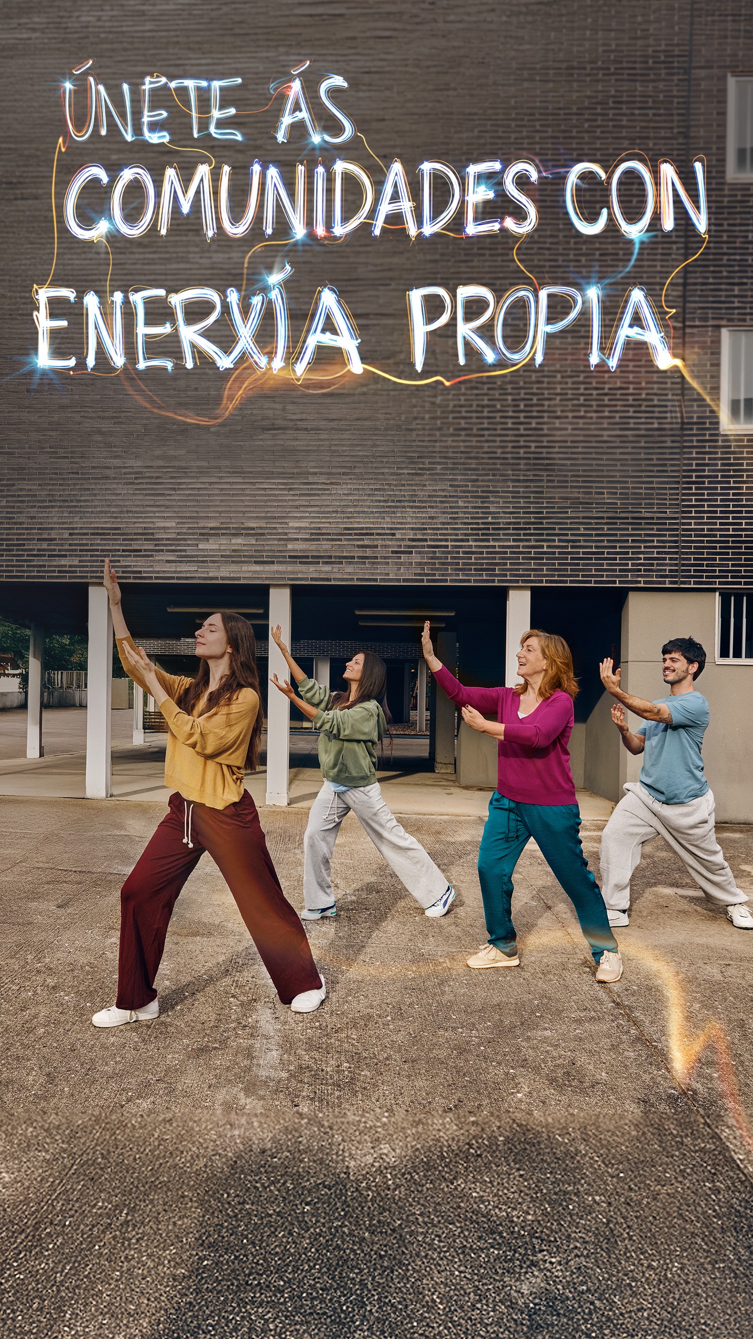 grupo de personas haiendo ejercicios exterior