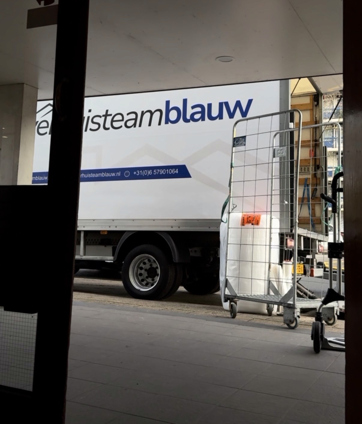 Met spoed verhuizen? Verhuisteam Blauw is uw direct beschikbare verhuisbedrijf. Wij schakelen snel bij noodsituaties of uitval. Ook 's avonds en in het weekend.