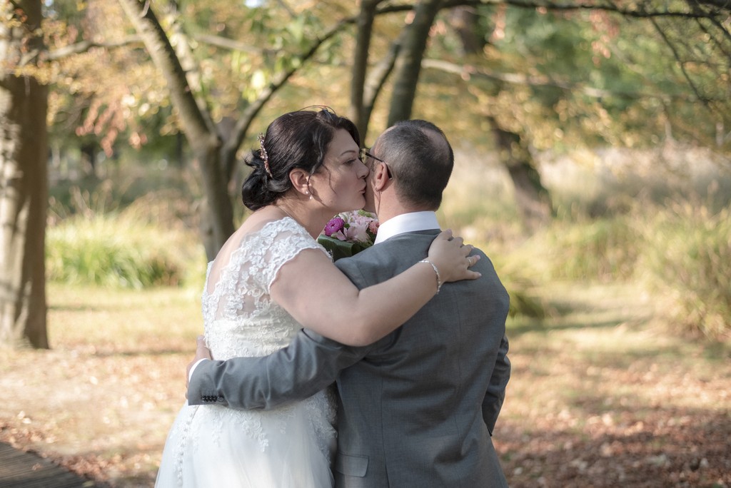 Album photo de luxe — French wedding photographer Paris — luxury wedding book France — Maison Elion — relique photographique rare — fragment intemporel — rituel artistique — photographe mariage haut de gamme — Seine-et-Marne 77 — album mariage bespoke sur mesure — timeless photography France — image symbolique — luxury French wedding photography