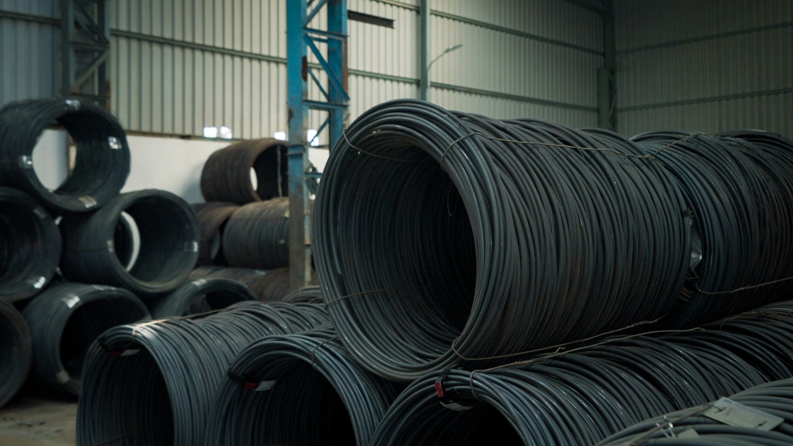 Medium carbon alloy steel wire spheroidized and annealed