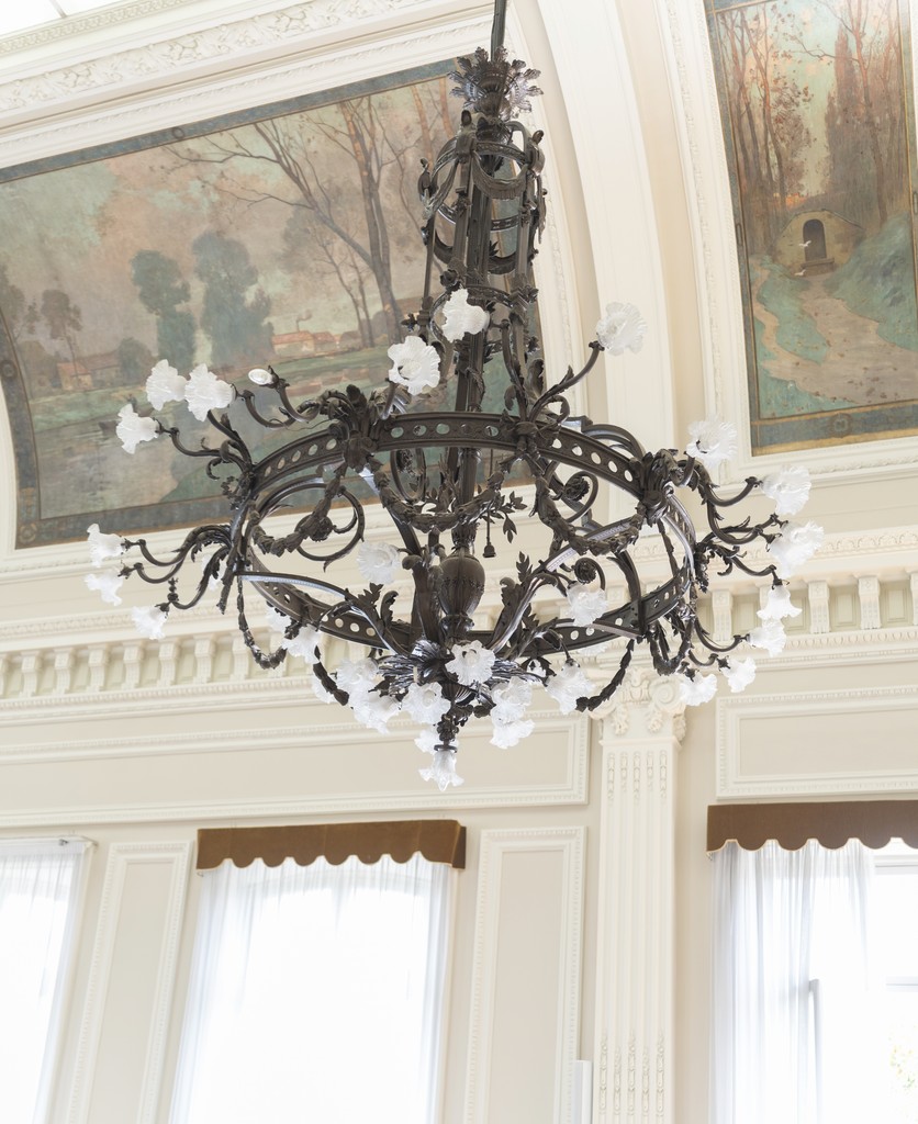 Album photo de luxe — French wedding photographer Paris — luxury wedding book France — Maison Elion — relique photographique rare — fragment intemporel — rituel artistique — photographe mariage haut de gamme — Seine-et-Marne 77 — album mariage bespoke sur mesure — timeless photography France — image symbolique — luxury French wedding photography