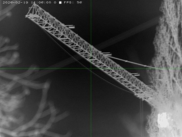 LWIR thermal capture — lattice crane boom