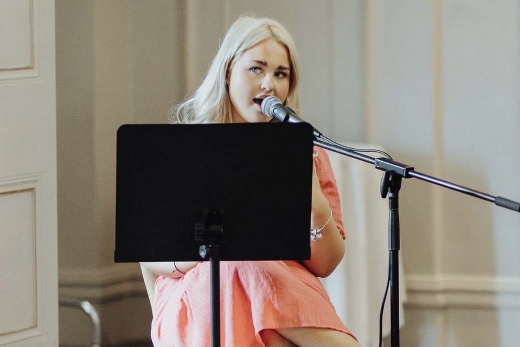 Amber Beckinsale Vocalist 1