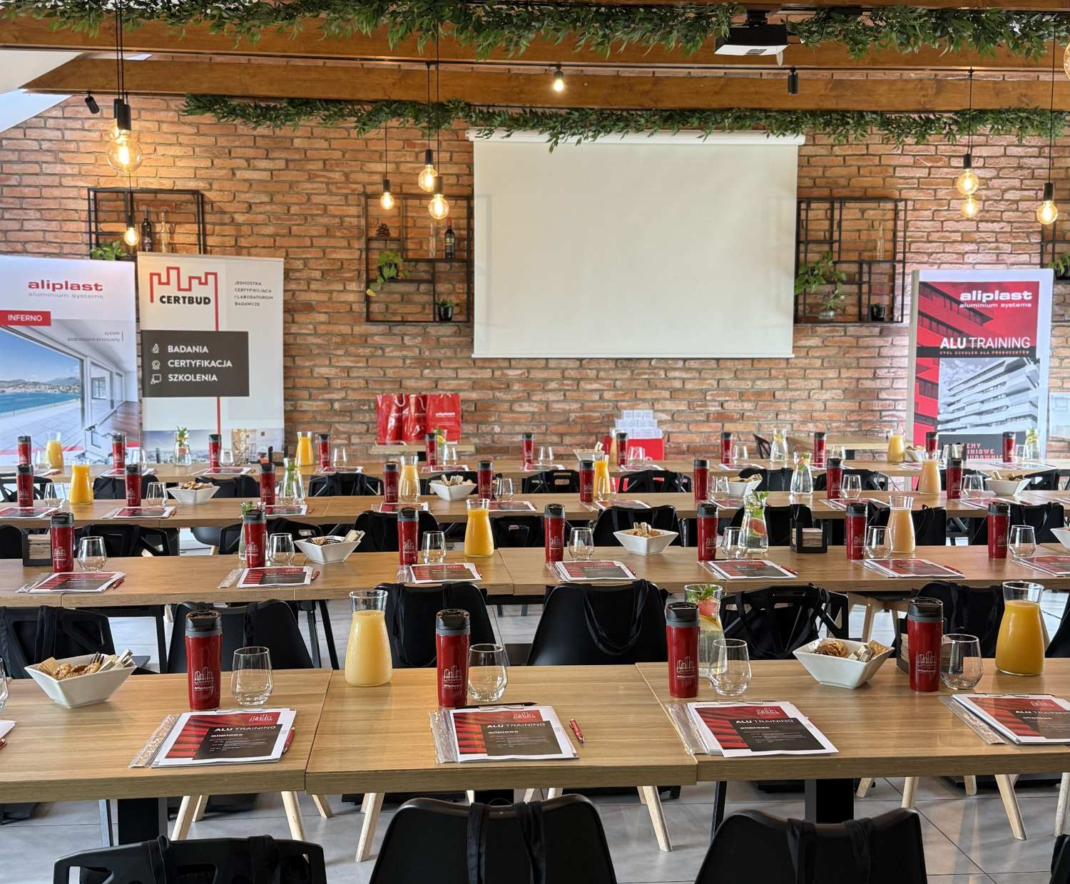 Przygotowana sala szkoleniowa w Niedźwiedzia 25 dla firm z Poznania