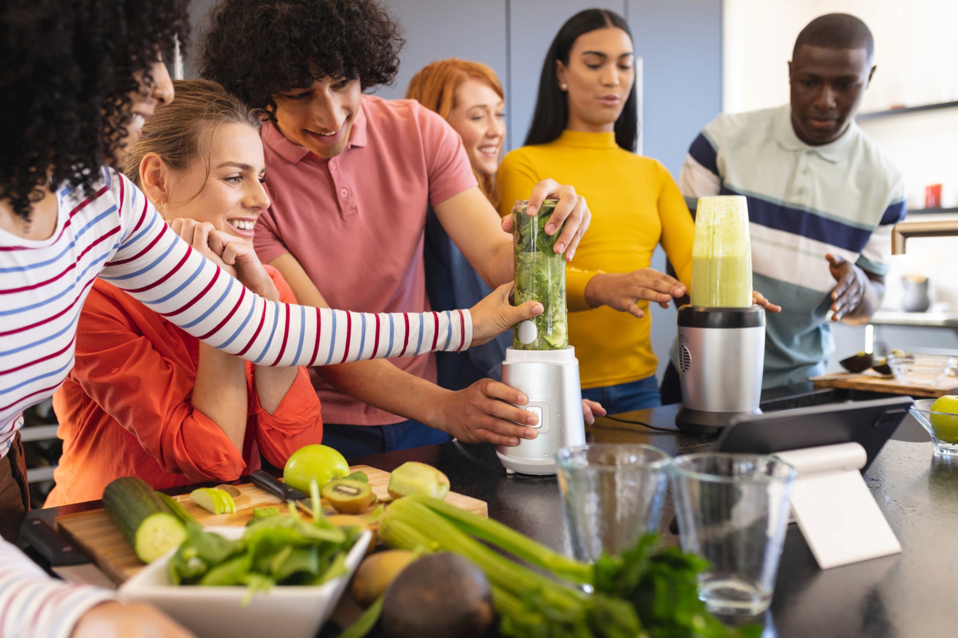 Freunden zusammen kochen & genießen.