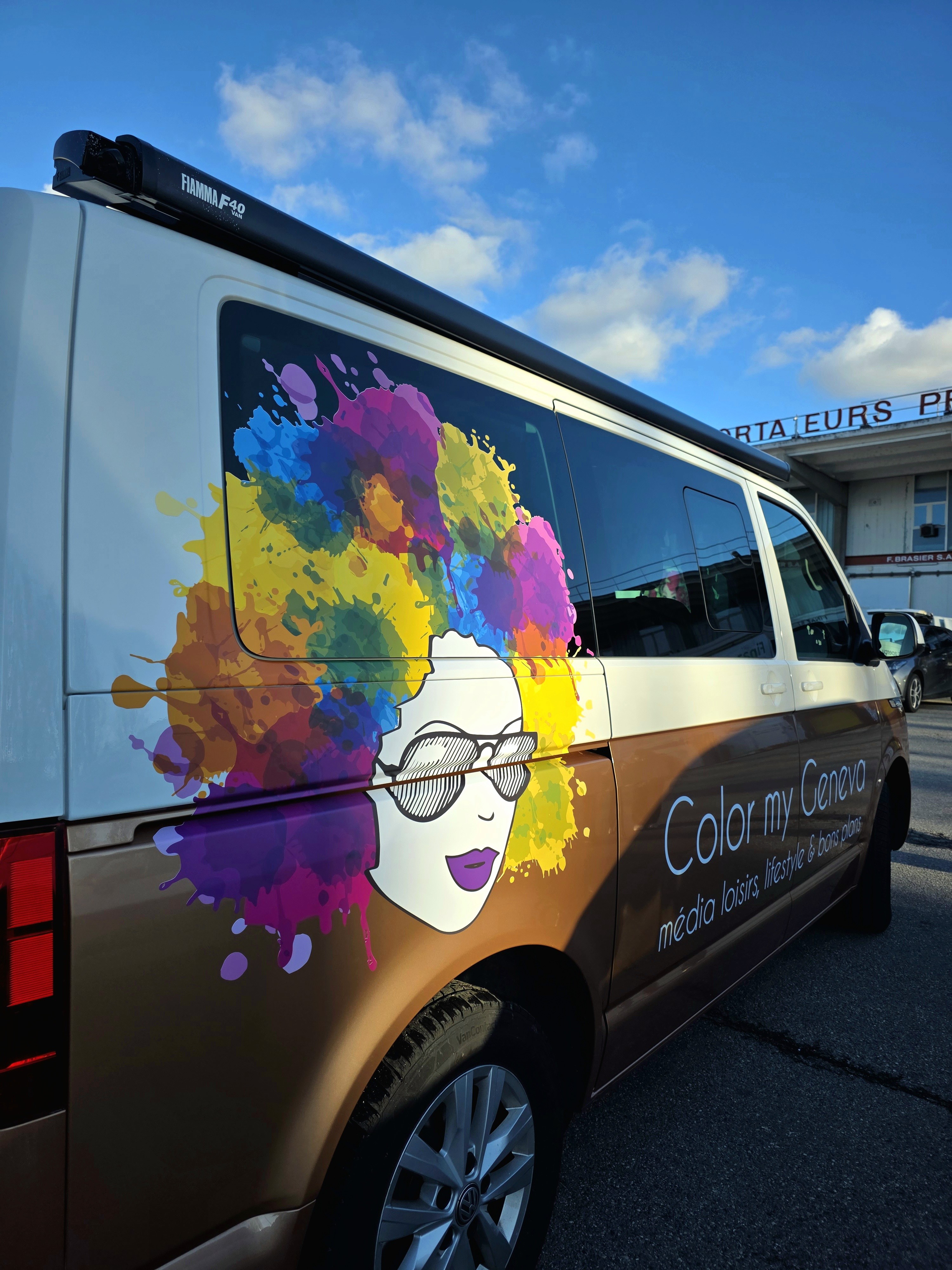 Aperçu Genève Réalisation publicitaire gravure devanture boutique toile store déroulant terrasse