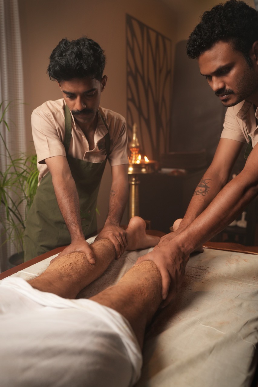 Arthritis treatment at Au Revoir Wellness Resort — traditional Ayurvedic therapy using herbal powders to reduce joint pain, stiffness, and inflammation