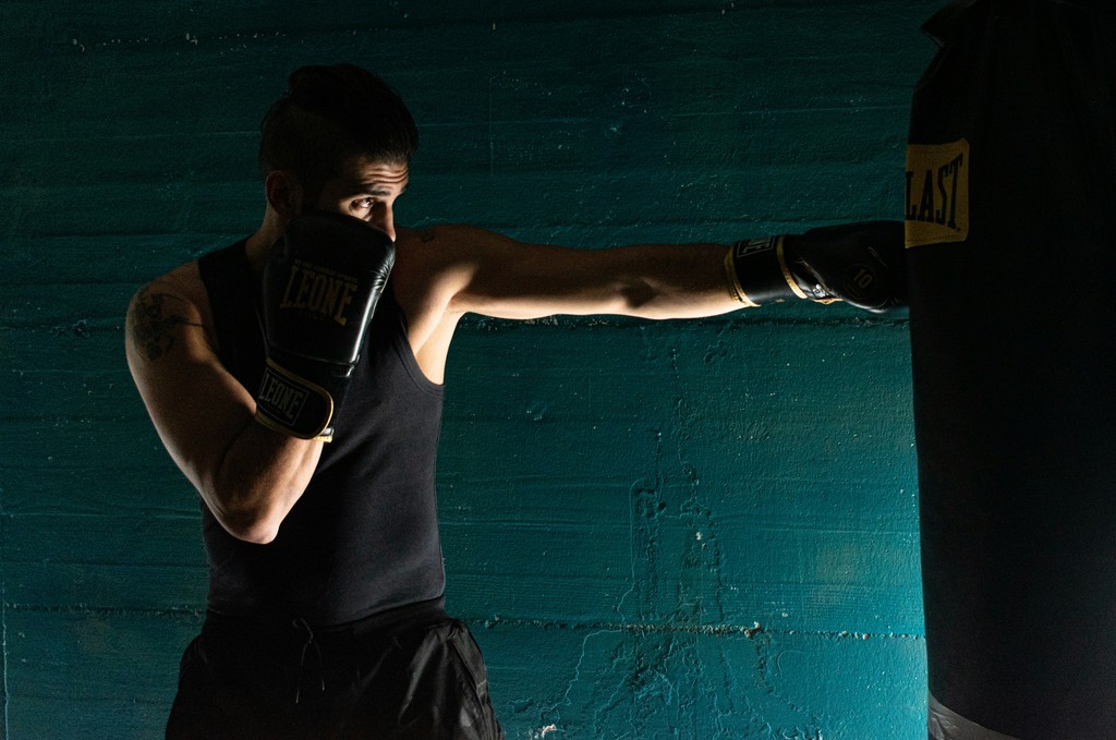man-in-black-tank-top-and-black-shorts-wearing-black-boxing-gloves - lorenzo-fattò-offidani (unsplash)./pho
