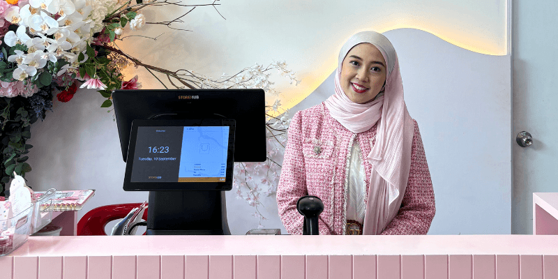 Haizun Yahya di kedai kosmetiknya, K'Fora Beauty, yang menggunakan sistem POS StoreHub.