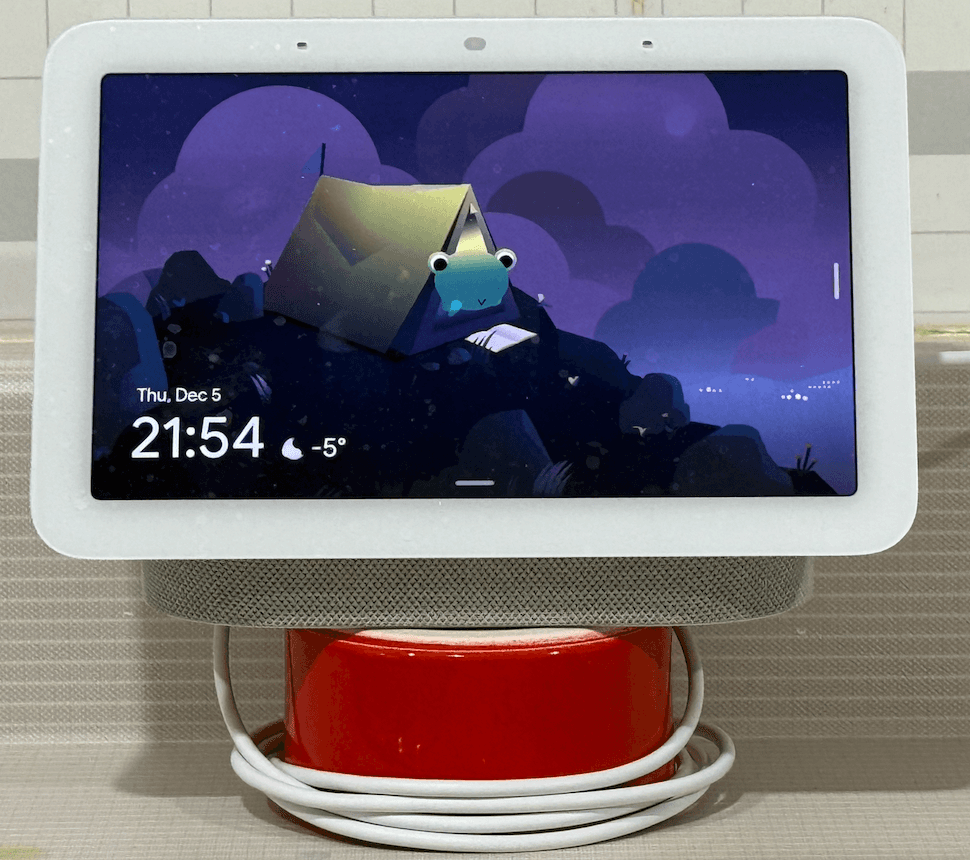 Google Nest Hub 2nd Gen on my kitchen table