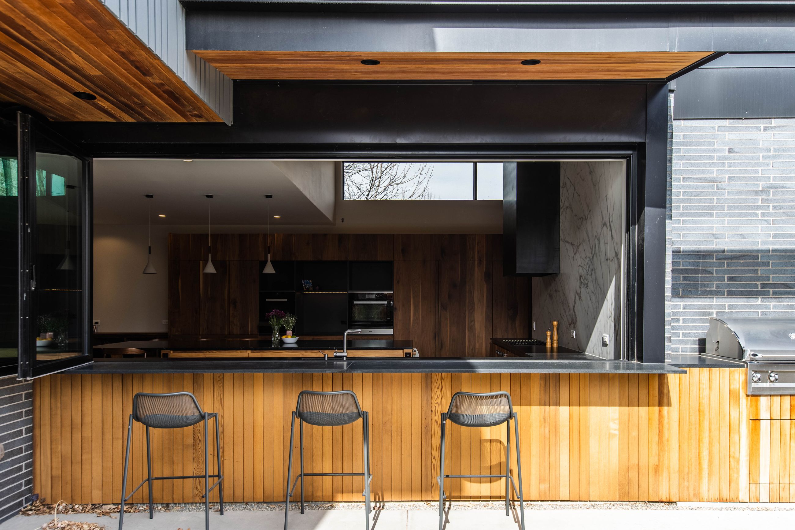 Fellow contact image