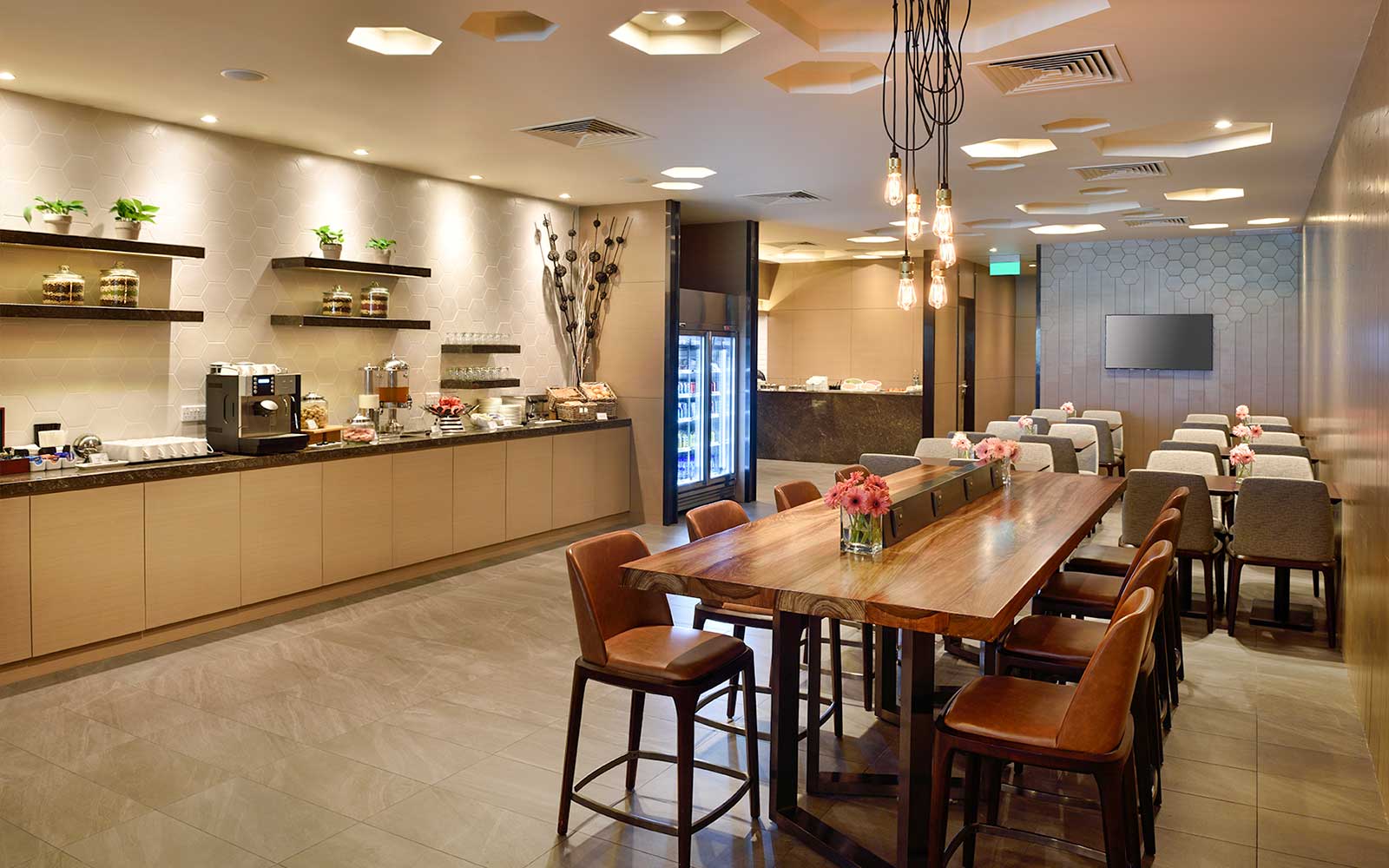 Plaza Premium Lounge na lugar ng upuan sa T1 International Departures, Singapore Changi Airport.