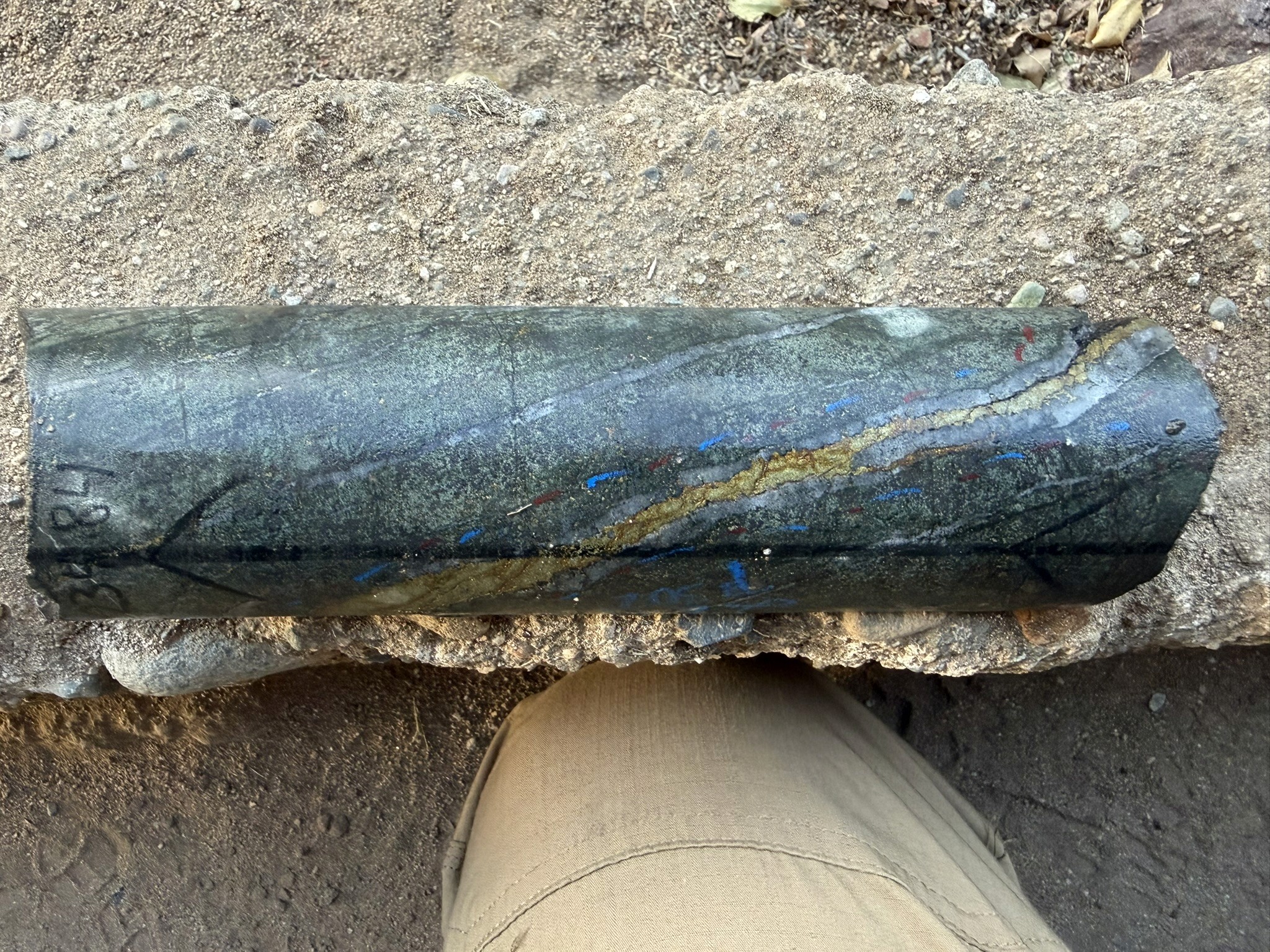 Magnetite-rich horizon on the Cerro Grande Skarn with intense vein-controlled chalcopyrite, bornite and chalcocite. (Section AG_GC_002, 227.26m-242.05m, 14.79m @ 1.4% Cu, 20 g/t Ag, 0.5 g/t Au).
