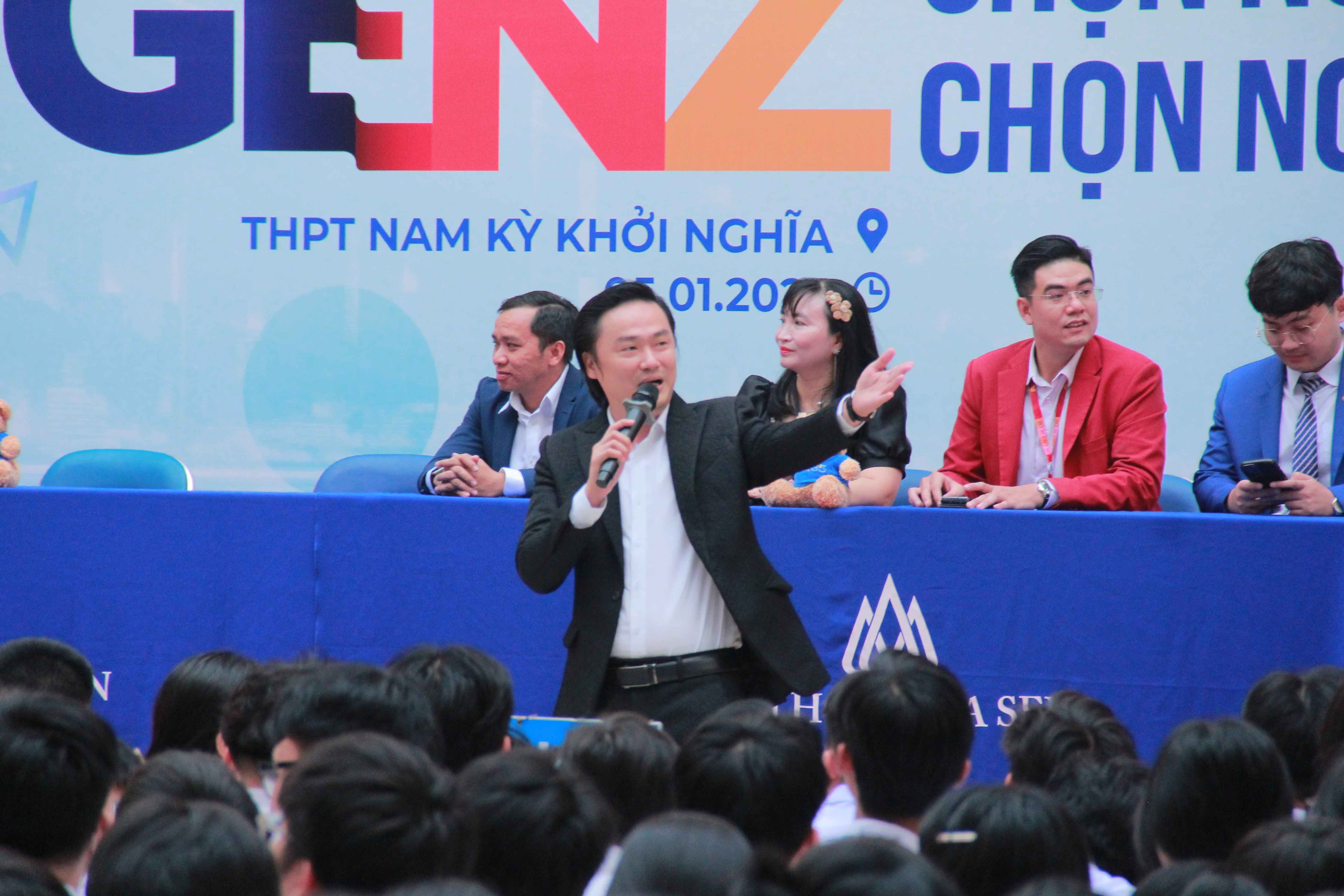 Chọn ngành không mông lung: HSU Tour đến với THPT Nam Kỳ Khởi Nghĩa