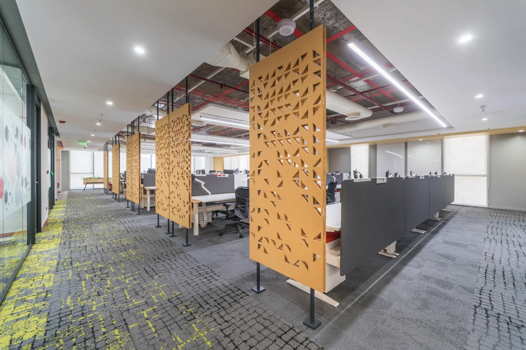 Workstation area designed with open grid above