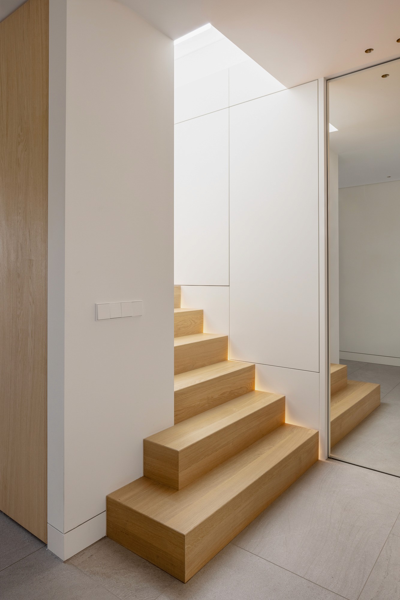 Positive Space, herenhuis - walk in closet powder table