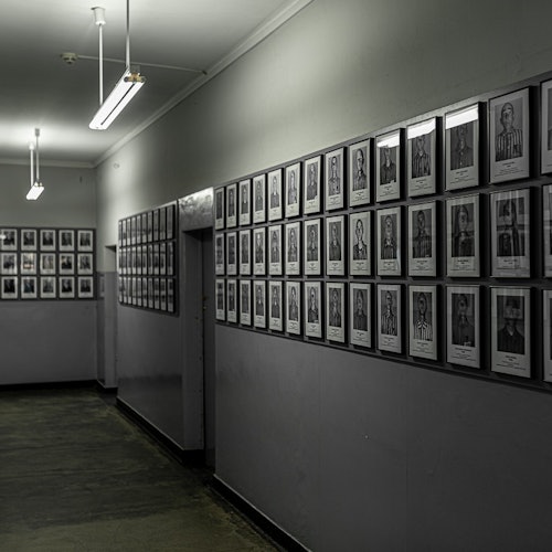 Auschwitz-Birkenau: Visita Guidata + Biglietti per Trasporto a Oświęcim