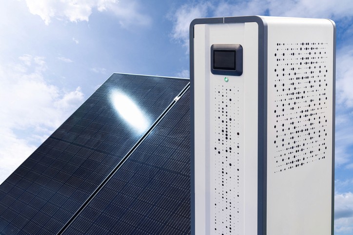 Du suchst nach einem passenden Batteriespeicher für deine PV-Anlage? in diesem Beitrag vergleichen wir vier der besten Batteriespeicher.