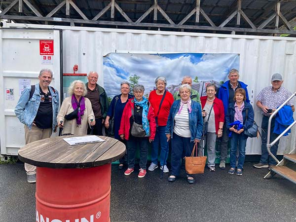 Groupe de visiteurs posant à la fin de la visite de l'Expo Digger.