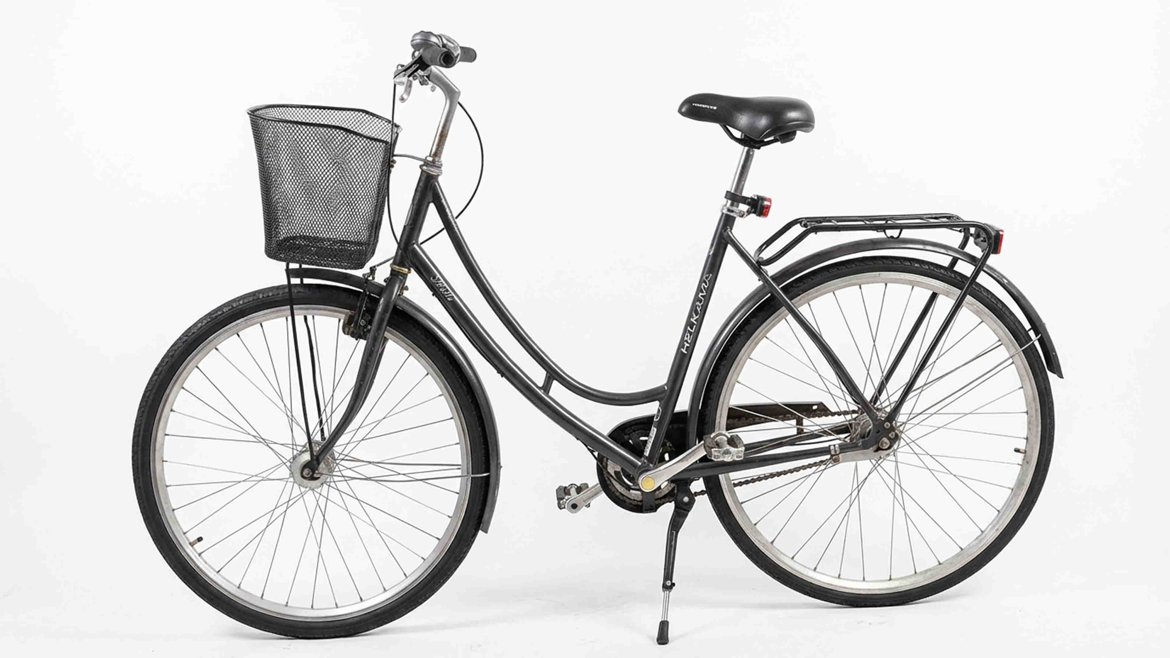 Helkama damcykel 28 tum med 6 växlar och pakethållare – begagnad cykel servad hos cykelverkstad i Uppsala med full cykel service.