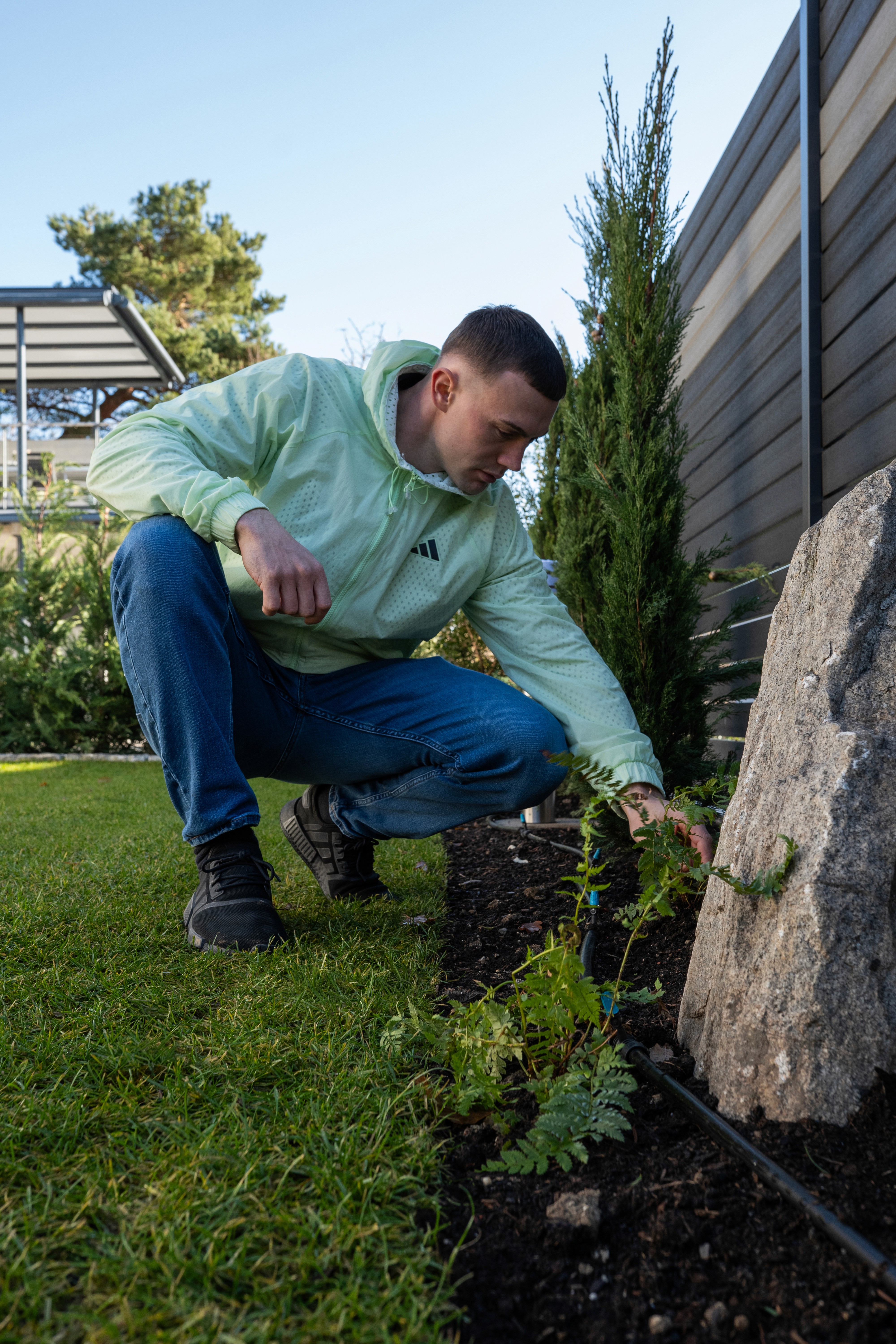 Jannis Kaufmann im Garten