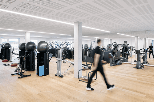 Moderne Trainingsfläche des Körperwerk Fitnessstudios in Friedrichshafen