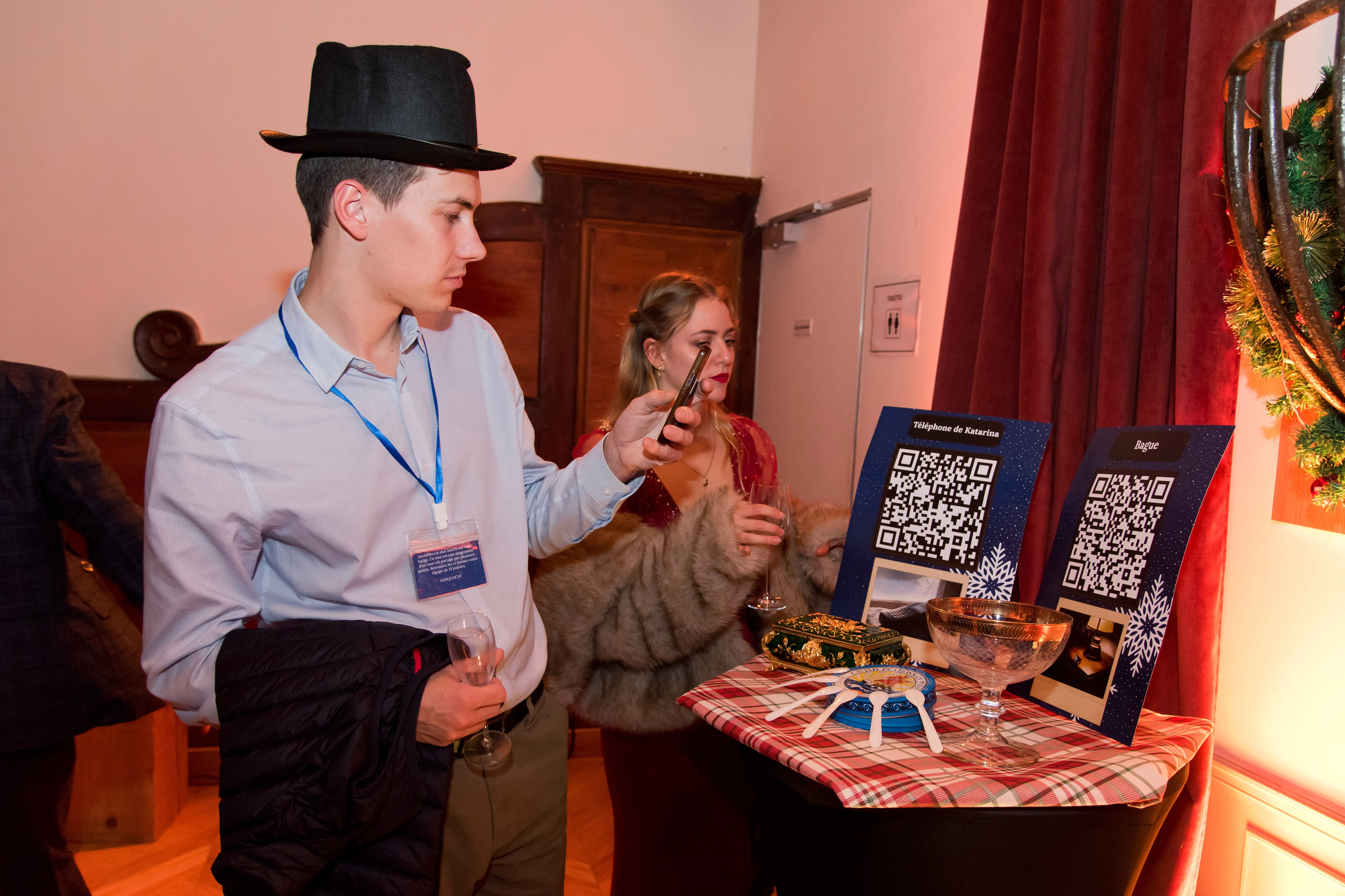 Groupe de joueurs ayant joué une murder party sur le thème western