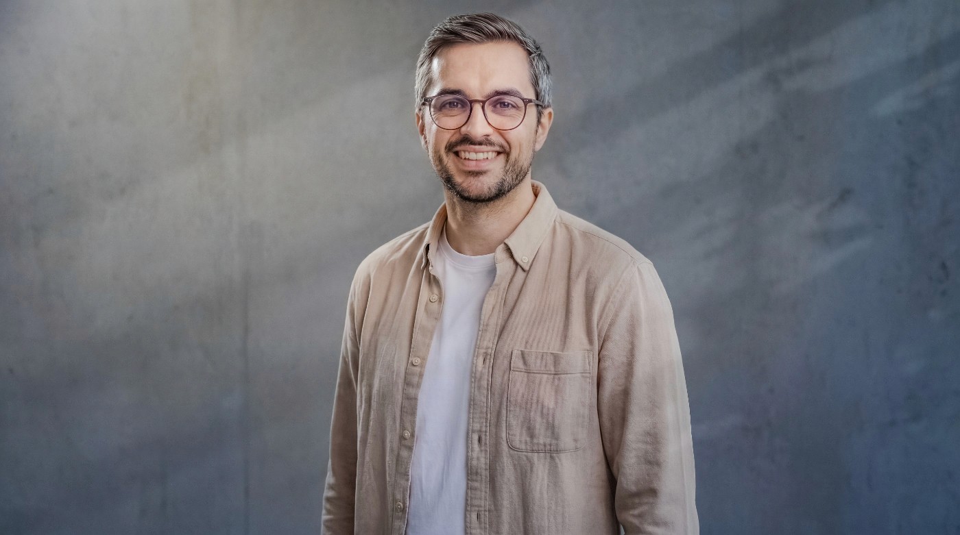 Auf diesem Bild sieht man Florian J. Färber