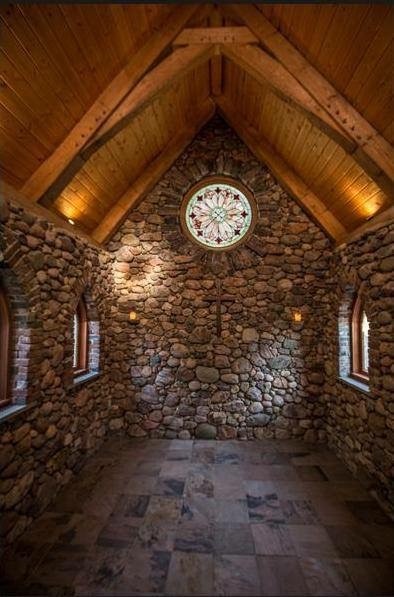 Trockenmauerkunstwerk Private Chapple von Thea Alvin